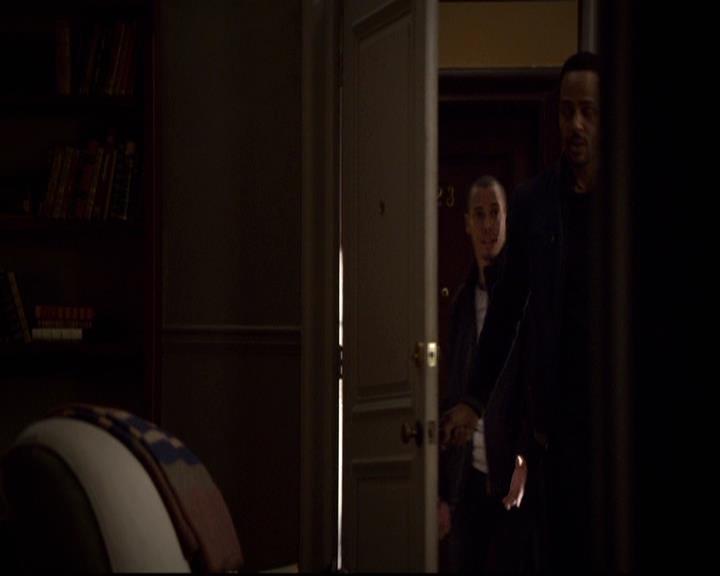VampireDiariesWorld-dot-org_2x16TheHouseGuest0542.jpg