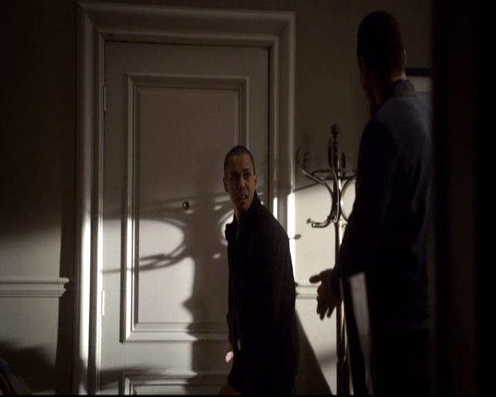 VampireDiariesWorld-dot-org_2x16TheHouseGuest0545.jpg