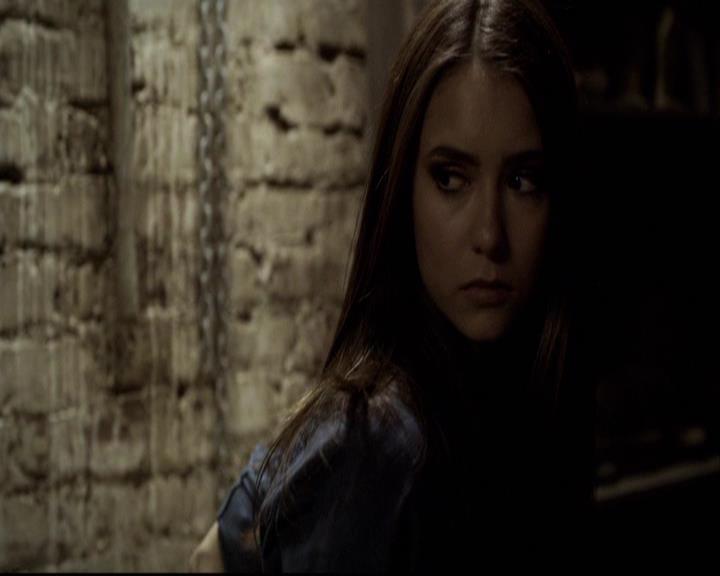 VampireDiariesWorld-dot-org_2x16TheHouseGuest0803.jpg