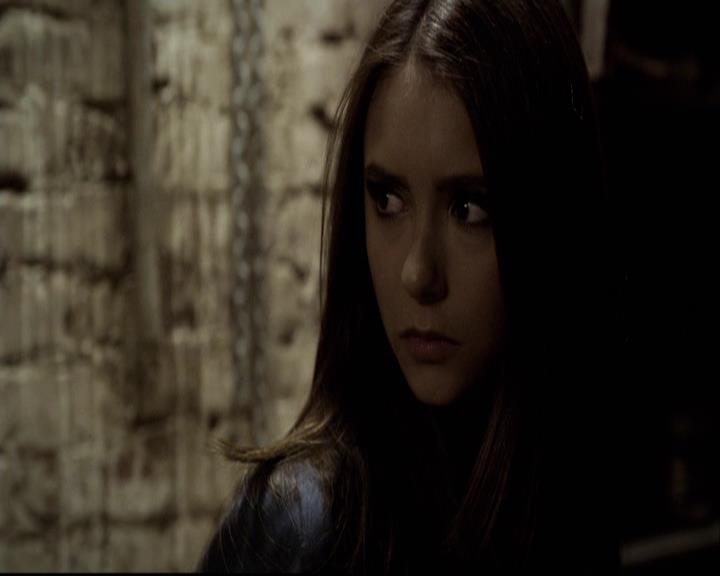 VampireDiariesWorld-dot-org_2x16TheHouseGuest0805.jpg