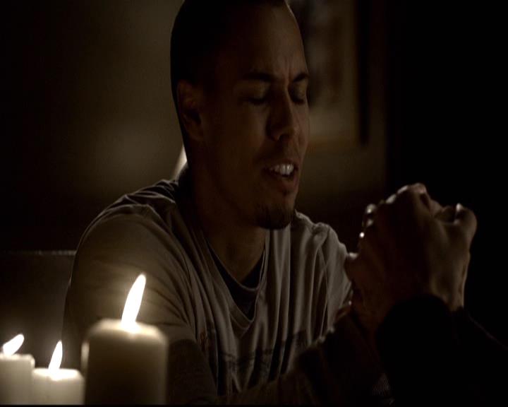 VampireDiariesWorld-dot-org_2x16TheHouseGuest0853.jpg