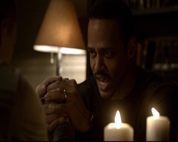 VampireDiariesWorld-dot-org_2x16TheHouseGuest0856.jpg