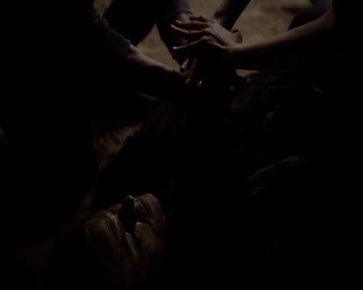 VampireDiariesWorld-dot-org_2x16TheHouseGuest0866.jpg
