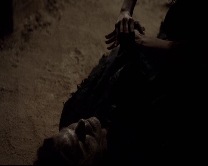 VampireDiariesWorld-dot-org_2x16TheHouseGuest0870.jpg