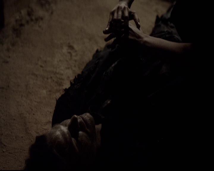 VampireDiariesWorld-dot-org_2x16TheHouseGuest0872.jpg
