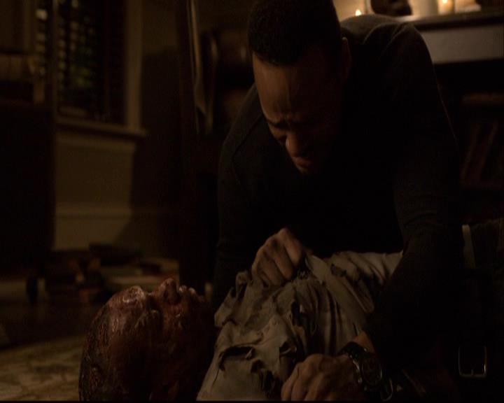 VampireDiariesWorld-dot-org_2x16TheHouseGuest0960.jpg