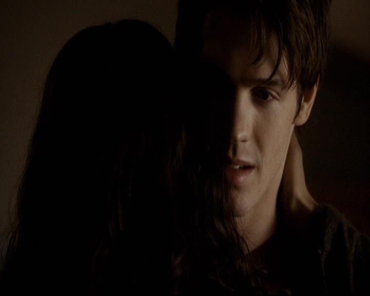 VampireDiariesWorld-dot-org_2x16TheHouseGuest1936.jpg