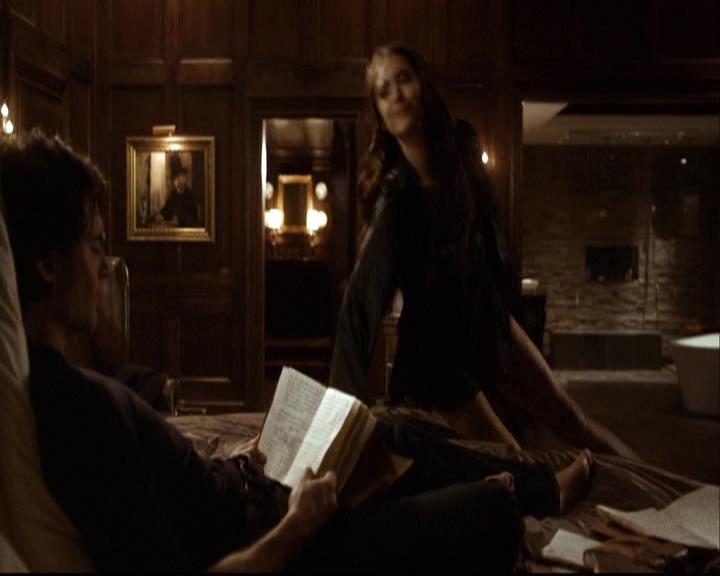 VampireDiariesWorld-dot-org_2x16TheHouseGuest1960.jpg