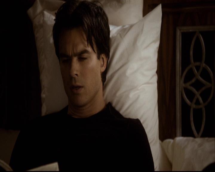 VampireDiariesWorld-dot-org_2x16TheHouseGuest1965.jpg