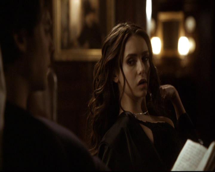 VampireDiariesWorld-dot-org_2x16TheHouseGuest1970.jpg