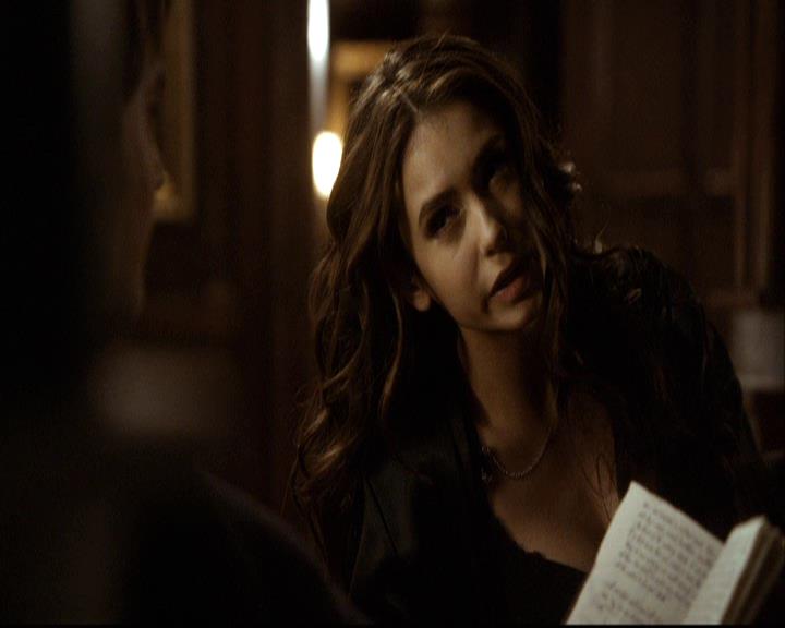 VampireDiariesWorld-dot-org_2x16TheHouseGuest1990.jpg