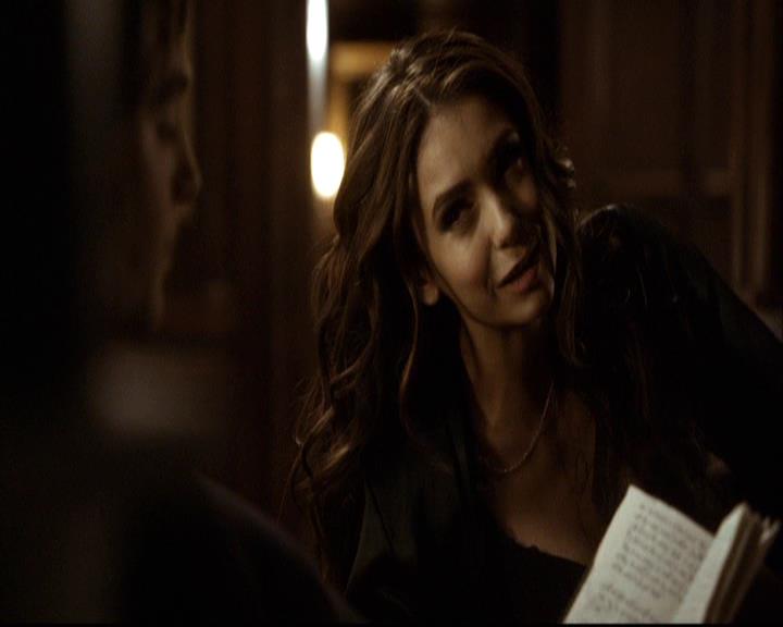 VampireDiariesWorld-dot-org_2x16TheHouseGuest1991.jpg