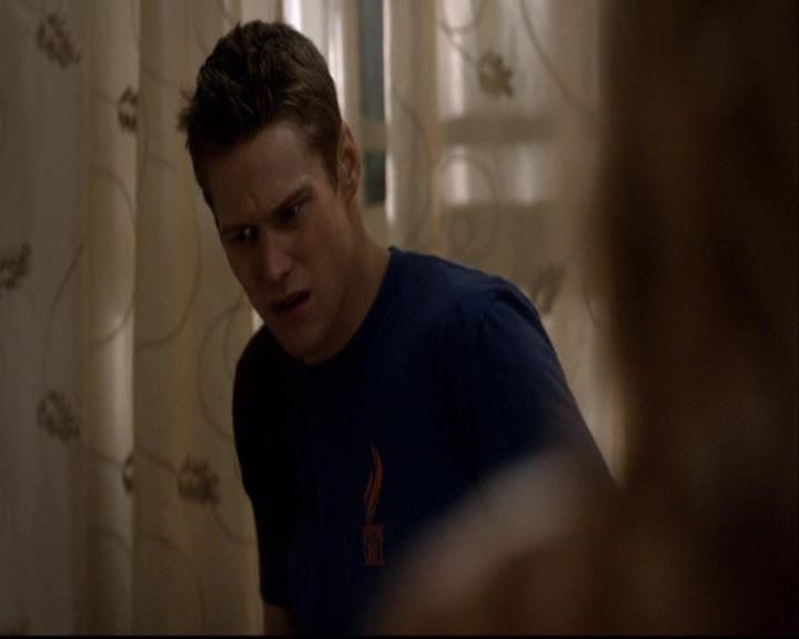 VampireDiariesWorld-dot-org_2x16TheHouseGuest2101.jpg