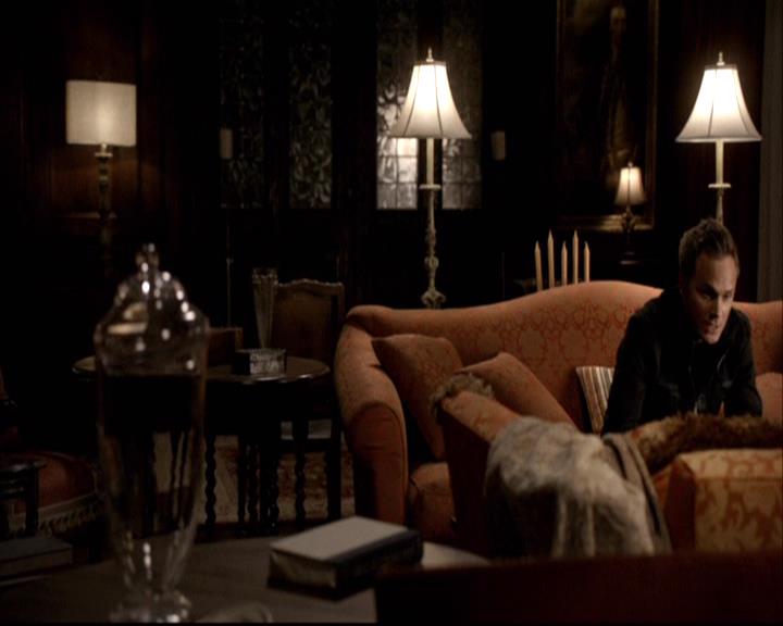 VampireDiariesWorld-dot-org_2x17KnowThyEnemy2024.jpg