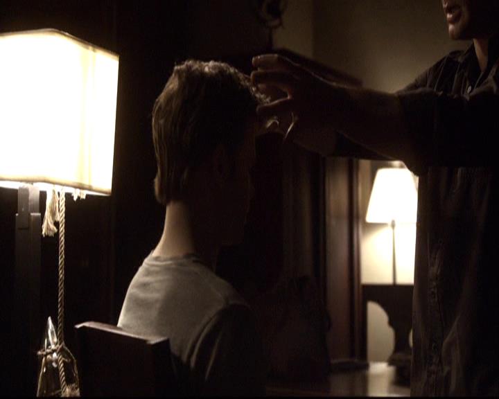 VampireDiariesWorld-dot-org_2x17KnowThyEnemy2198.jpg