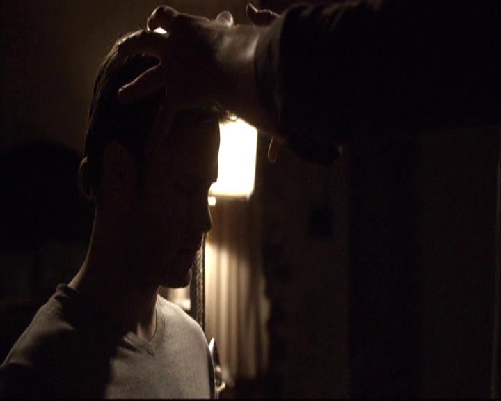 VampireDiariesWorld-dot-org_2x17KnowThyEnemy2202.jpg