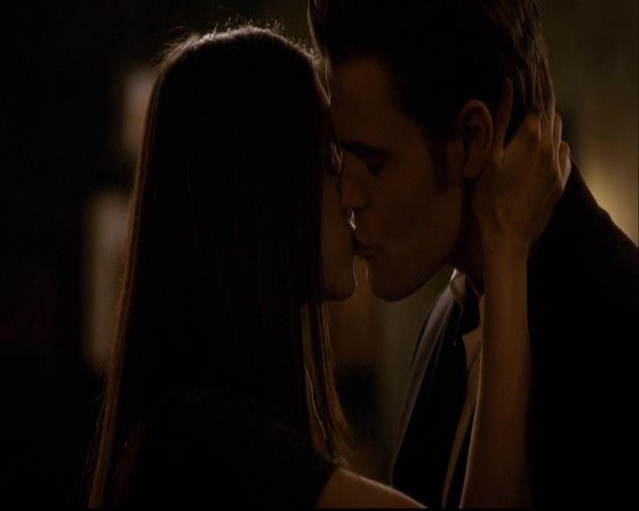 VampireDiariesWorld-dot-org_2x18TheLastDance0825.jpg