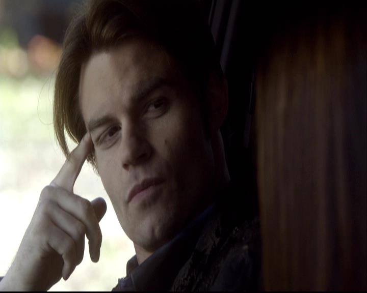 VampireDiariesWorld-dot-org_2x19Klaus0402.jpg