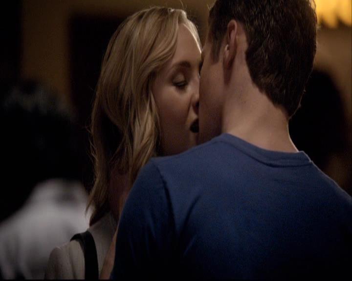 VampireDiariesWorld-dot-org_2x20TheLastDay0329.jpg