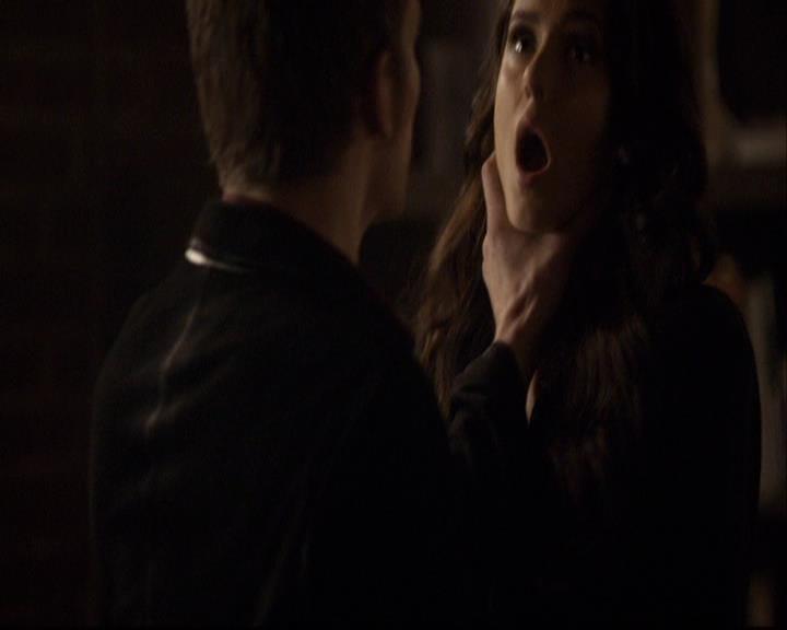 VampireDiariesWorld-dot-org_2x20TheLastDay1301.jpg
