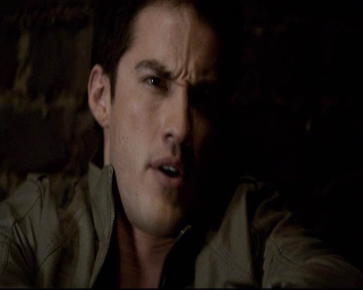 VampireDiariesWorld-dot-org_2x20TheLastDay1516.jpg