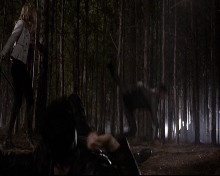 VampireDiariesWorld-dot-org_2x20TheLastDay1938.jpg