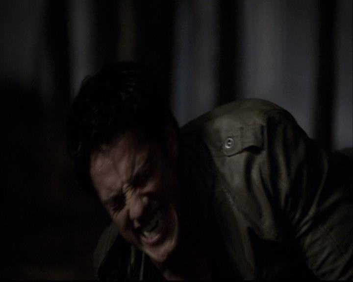 VampireDiariesWorld-dot-org_2x20TheLastDay1944.jpg