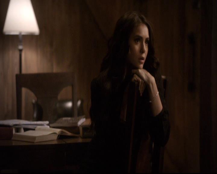 VampireDiariesWorld-dot-org_2x20TheLastDay1975.jpg