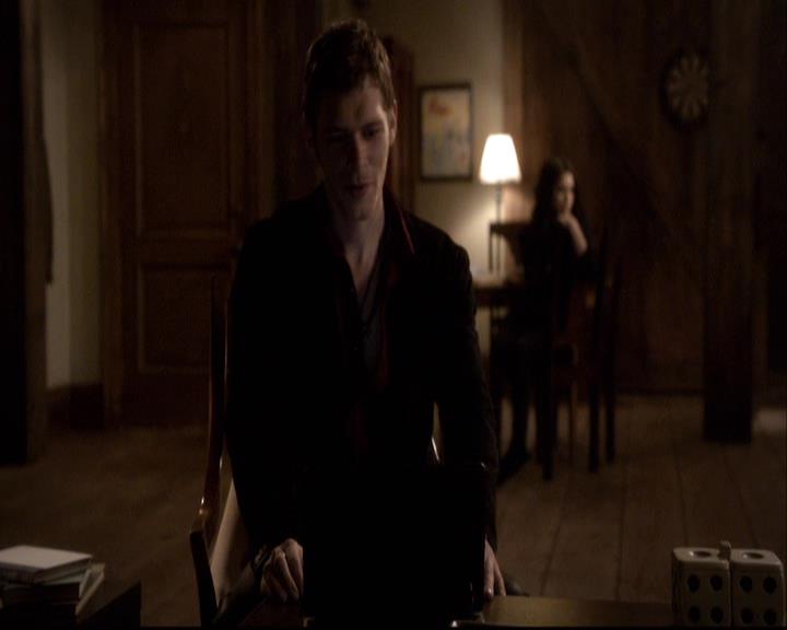 VampireDiariesWorld-dot-org_2x20TheLastDay1981.jpg