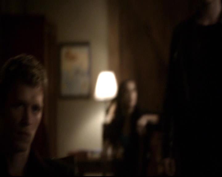VampireDiariesWorld-dot-org_2x20TheLastDay1990.jpg
