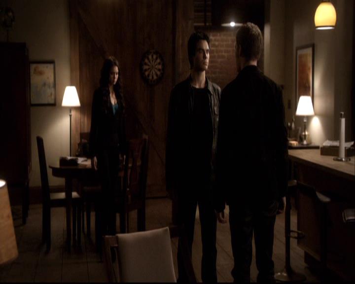 VampireDiariesWorld-dot-org_2x20TheLastDay2004.jpg