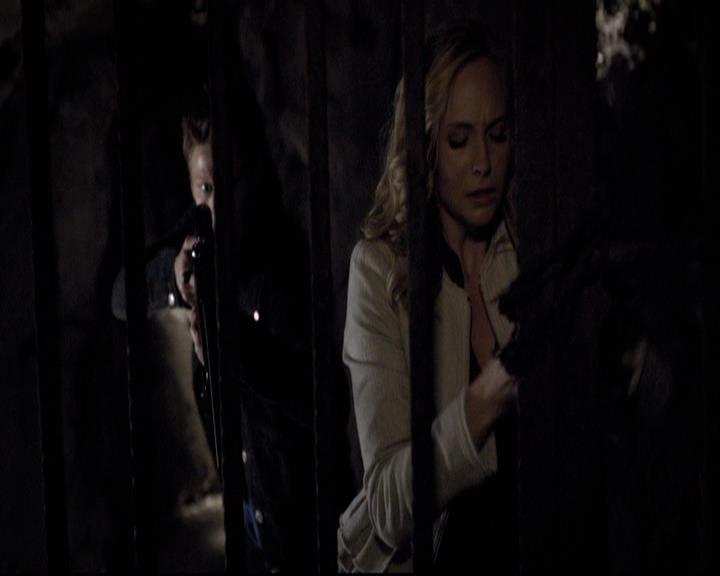 VampireDiariesWorld-dot-org_2x20TheLastDay2128.jpg