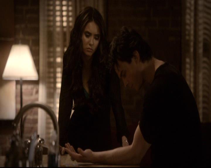 VampireDiariesWorld-dot-org_2x21TheSunAlsoRises0044.jpg