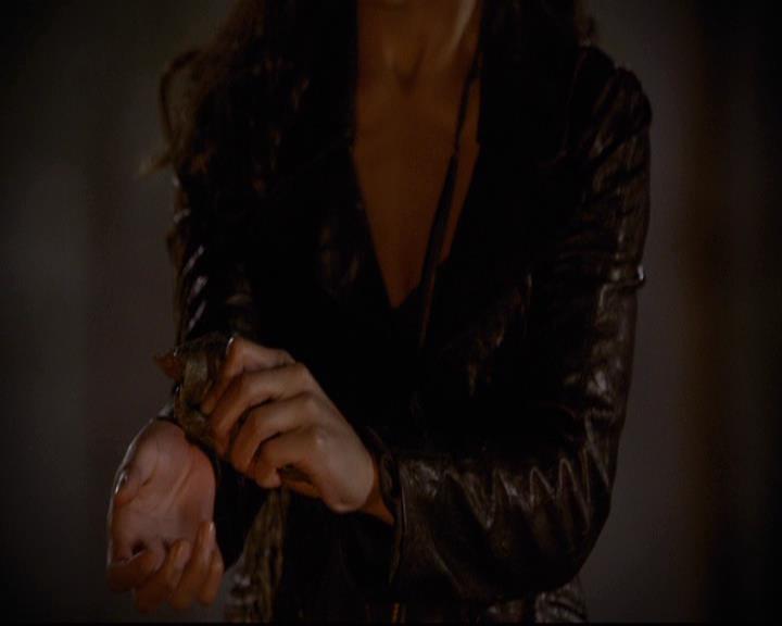 VampireDiariesWorld-dot-org_2x21TheSunAlsoRises0194.jpg