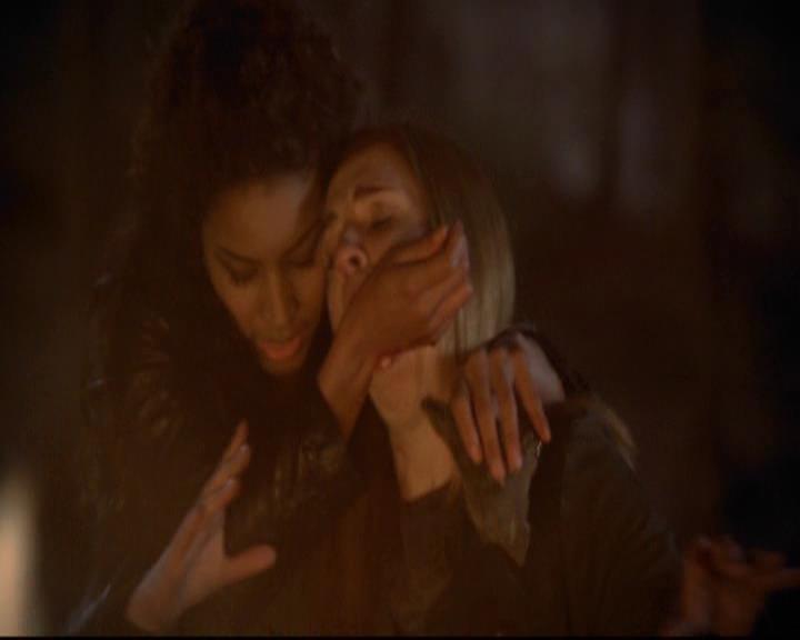 VampireDiariesWorld-dot-org_2x21TheSunAlsoRises0213.jpg VampireDiariesWorld-dot-org_2x21TheSunAlsoRises0213.jpg