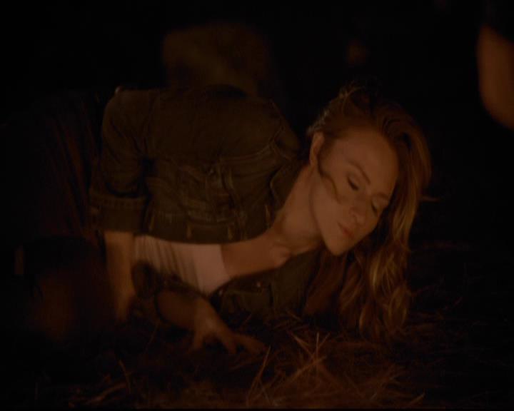 VampireDiariesWorld-dot-org_2x21TheSunAlsoRises0356.jpg VampireDiariesWorld-dot-org_2x21TheSunAlsoRises0356.jpg