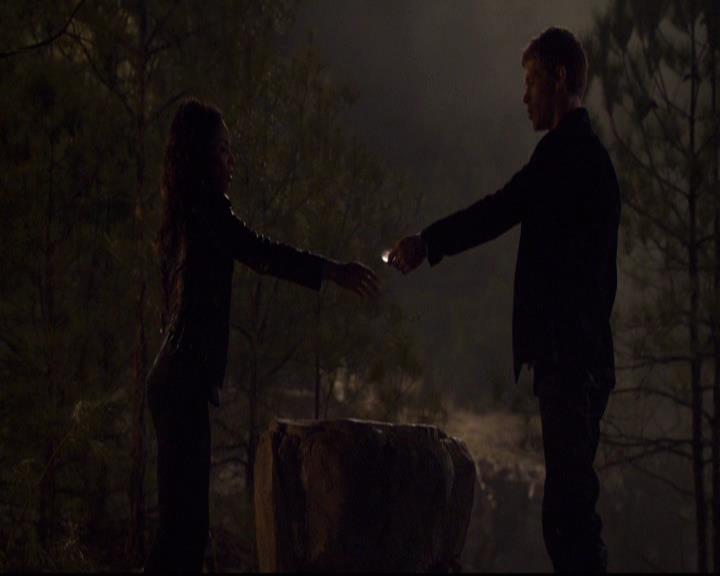VampireDiariesWorld-dot-org_2x21TheSunAlsoRises0512.jpg