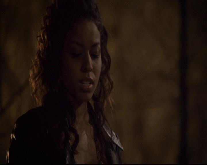 VampireDiariesWorld-dot-org_2x21TheSunAlsoRises0522.jpg