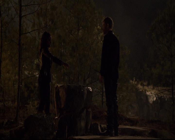 VampireDiariesWorld-dot-org_2x21TheSunAlsoRises0523.jpg