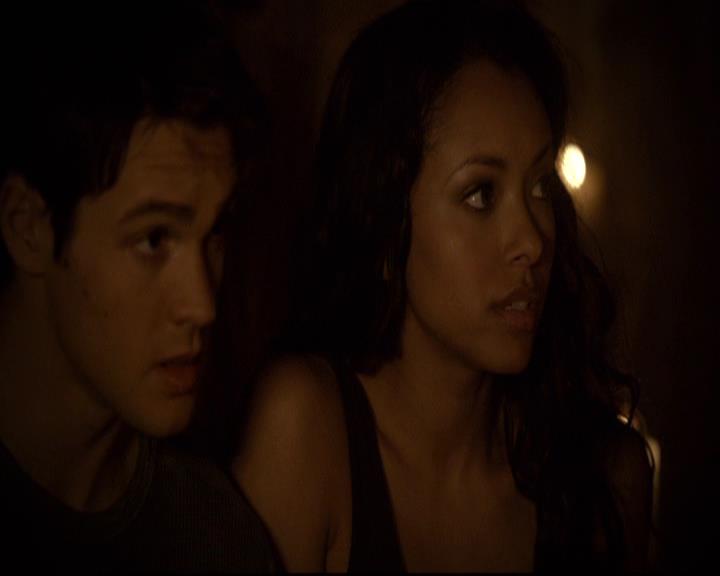 VampireDiariesWorld-dot-org_2x21TheSunAlsoRises0601.jpg