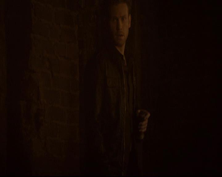 VampireDiariesWorld-dot-org_2x21TheSunAlsoRises0606.jpg
