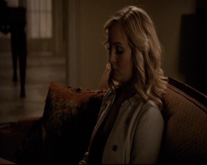 VampireDiariesWorld-dot-org_2x21TheSunAlsoRises0743.jpg