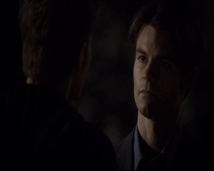 VampireDiariesWorld-dot-org_2x21TheSunAlsoRises0834.jpg