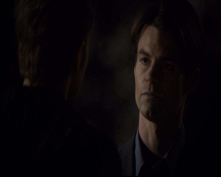 VampireDiariesWorld-dot-org_2x21TheSunAlsoRises0836.jpg