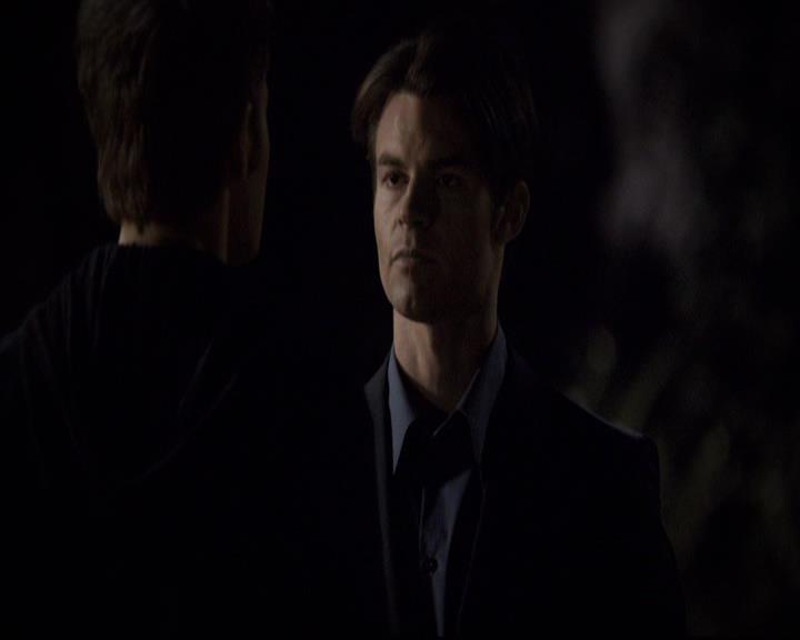 VampireDiariesWorld-dot-org_2x21TheSunAlsoRises0848.jpg