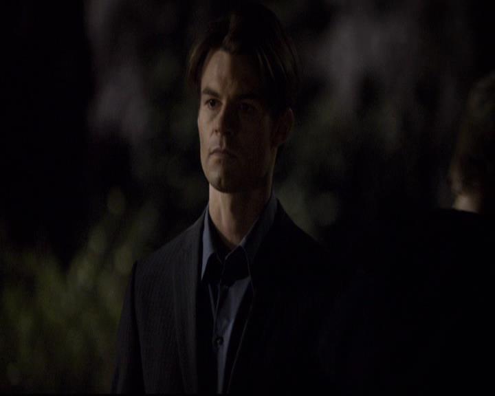 VampireDiariesWorld-dot-org_2x21TheSunAlsoRises0883.jpg VampireDiariesWorld-dot-org_2x21TheSunAlsoRises0883.jpg