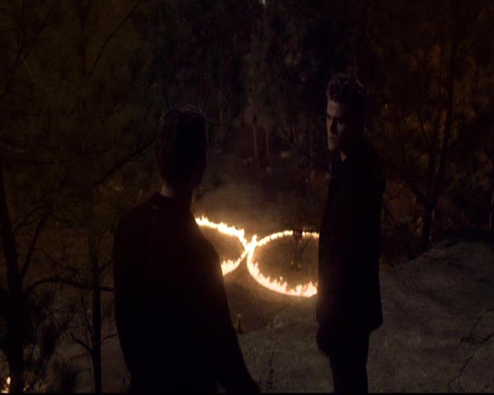 VampireDiariesWorld-dot-org_2x21TheSunAlsoRises0982.jpg