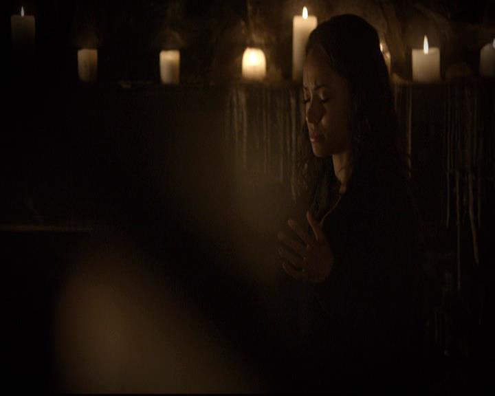 VampireDiariesWorld-dot-org_2x21TheSunAlsoRises1181.jpg VampireDiariesWorld-dot-org_2x21TheSunAlsoRises1181.jpg