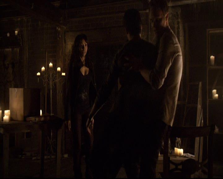 VampireDiariesWorld-dot-org_2x21TheSunAlsoRises1217.jpg VampireDiariesWorld-dot-org_2x21TheSunAlsoRises1217.jpg