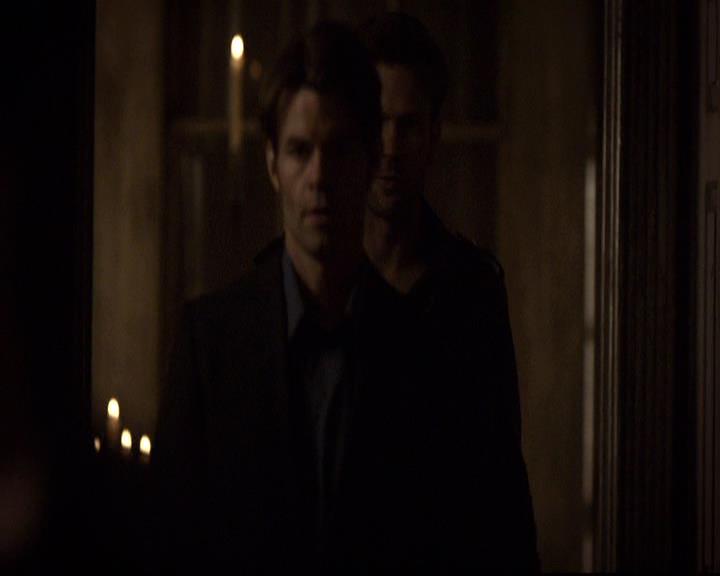 VampireDiariesWorld-dot-org_2x21TheSunAlsoRises1230.jpg